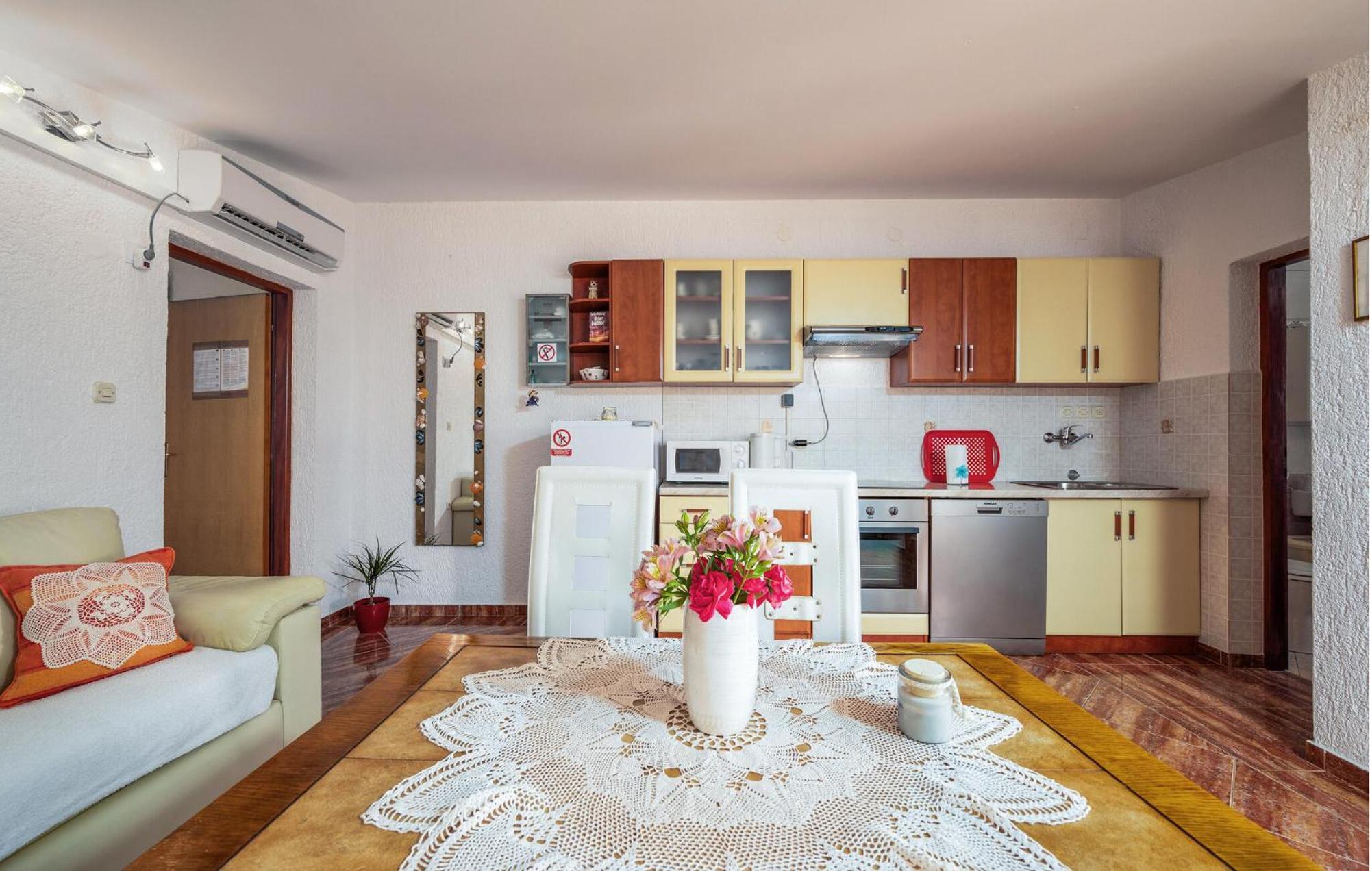 1 Bedroom Beautiful Apartment In Betiga Barbariga Exterior photo