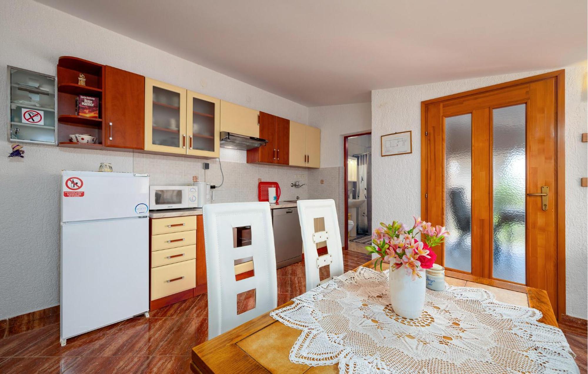 1 Bedroom Beautiful Apartment In Betiga Barbariga Exterior photo