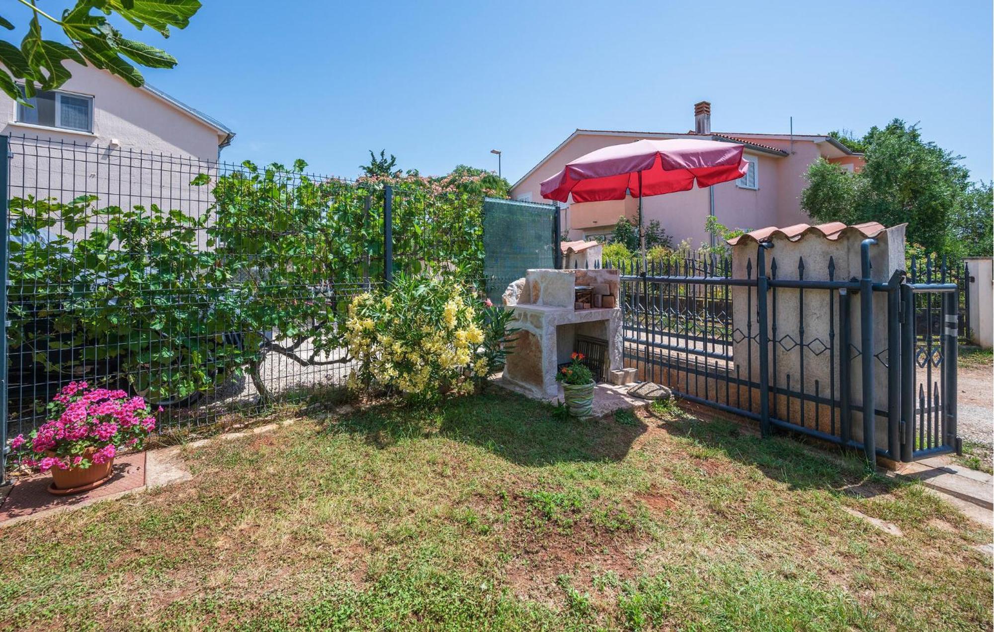 1 Bedroom Beautiful Apartment In Betiga Barbariga Exterior photo